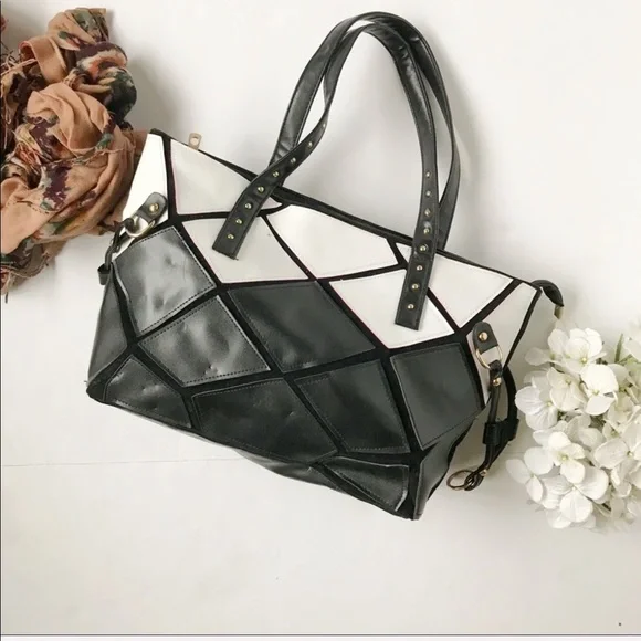 3/$20 Black And White Mosaic Stitch Purse - Picture 5 of 8